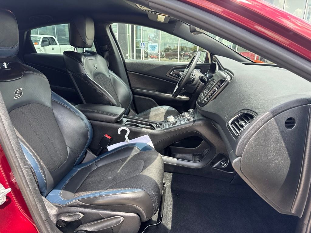 2016 Chrysler 200 S