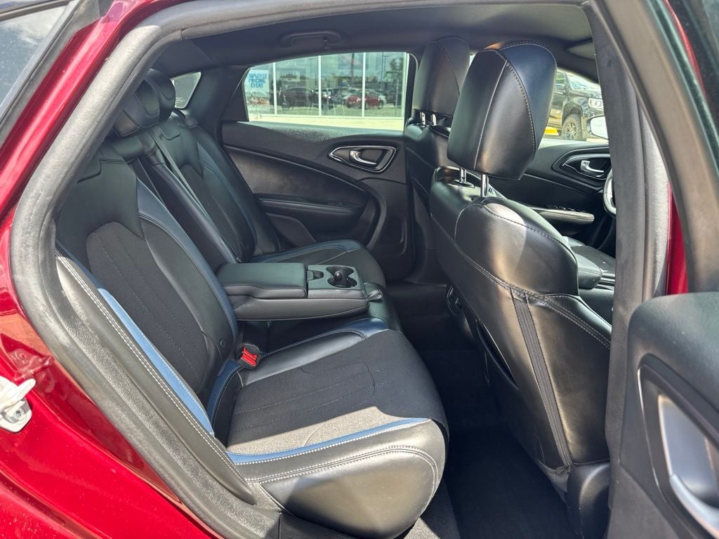 2016 Chrysler 200 S