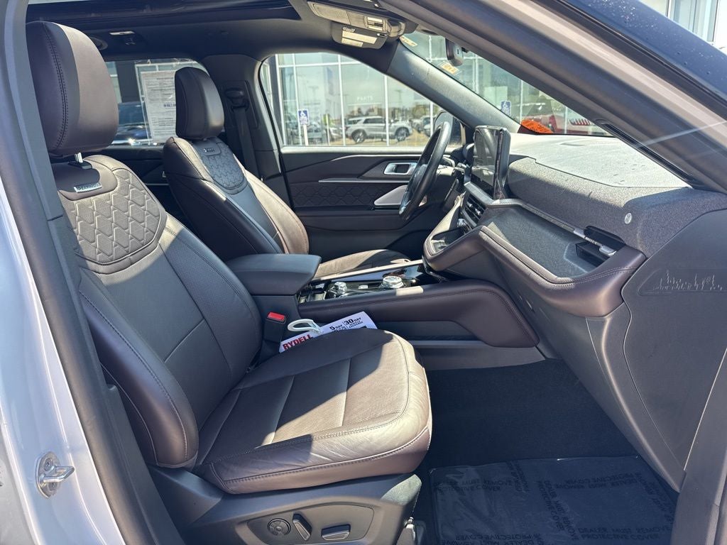 2025 Ford Explorer Platinum