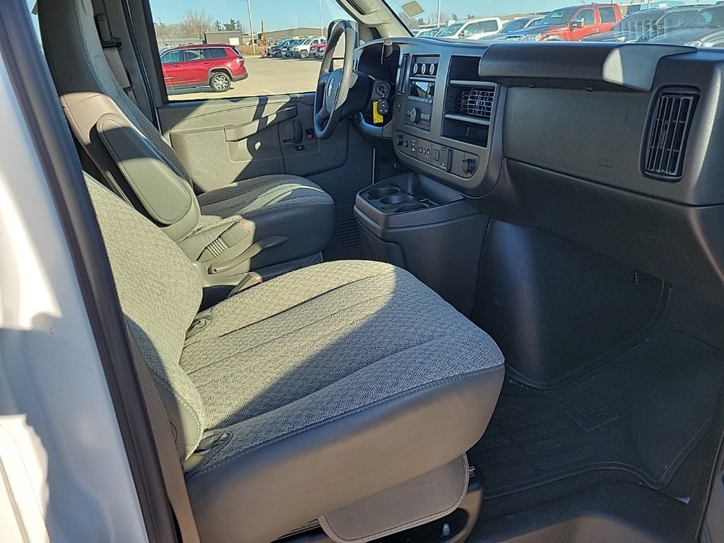 2025 Chevrolet Express 3500 LT Passenger