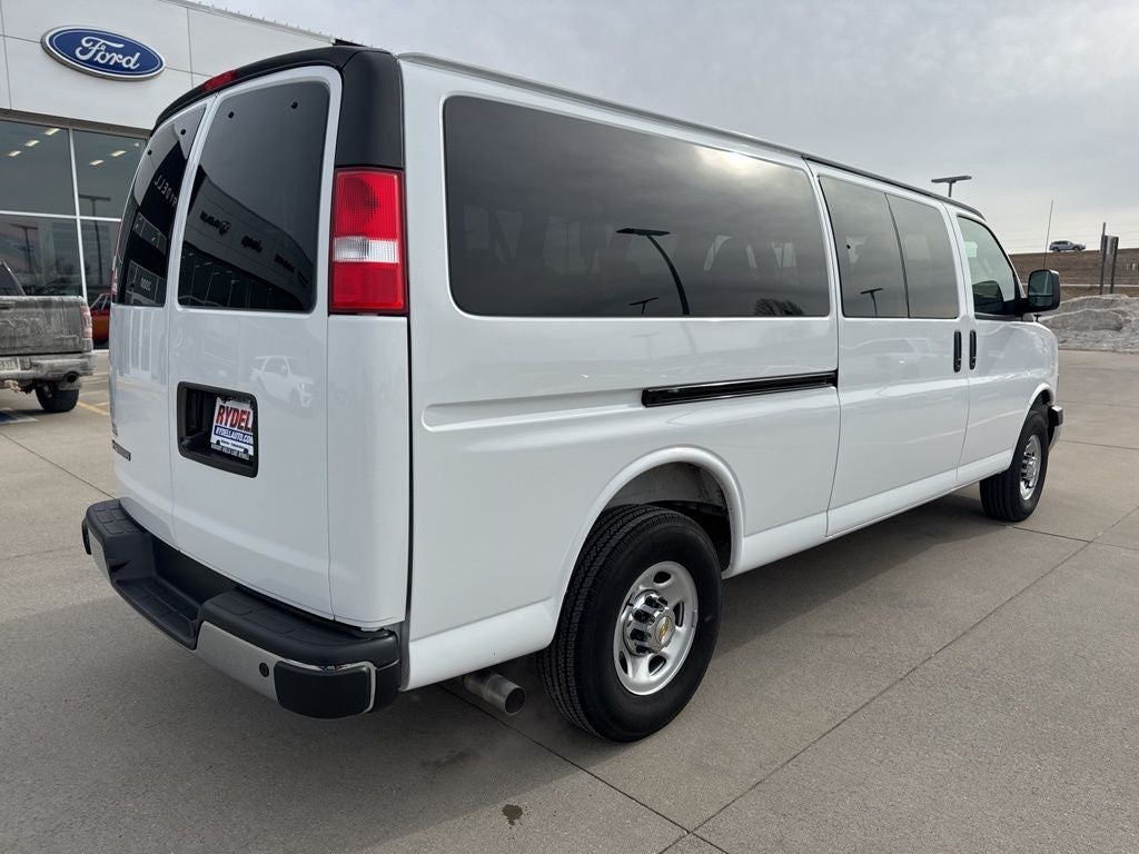 2025 Chevrolet Express 3500 LT Passenger