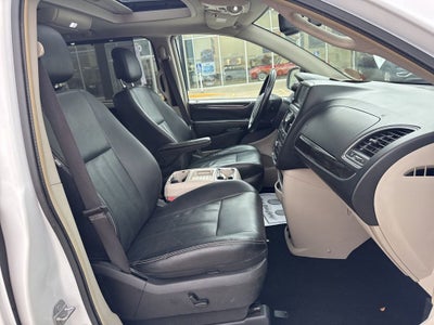 2016 Chrysler Town & Country Touring-L