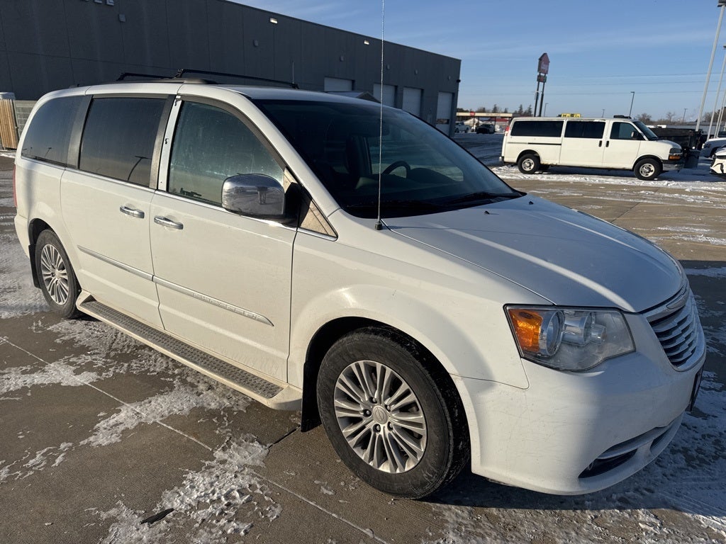 2016 Chrysler Town & Country Touring-L