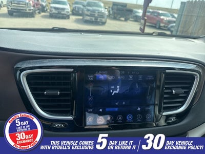 2017 Chrysler Pacifica Touring L Plus