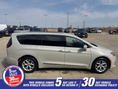 2017 Chrysler Pacifica Touring L Plus