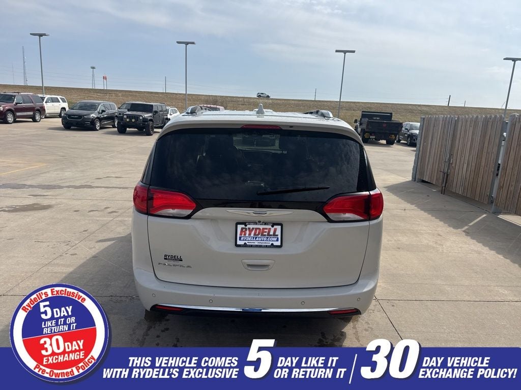 2017 Chrysler Pacifica Touring L Plus