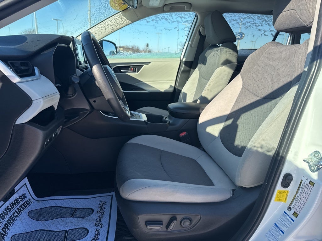 2022 Toyota RAV4 Hybrid XLE