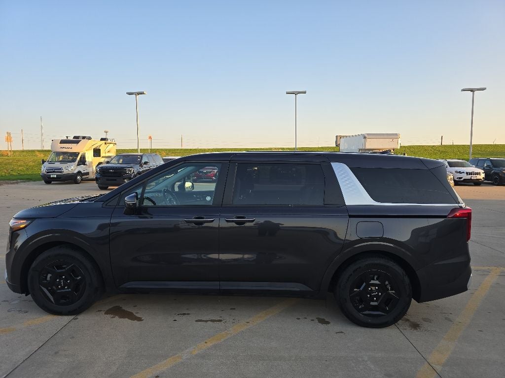 2025 Kia Carnival LXS