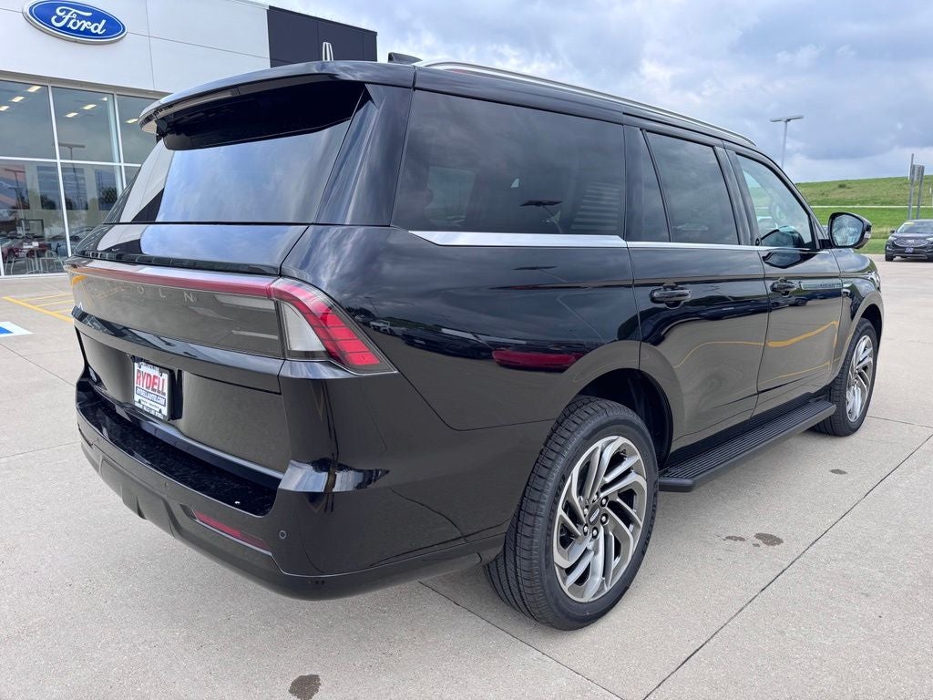 2027 Lincoln Navigator Premiere