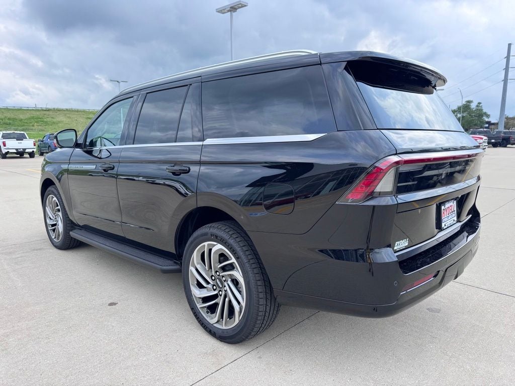 2027 Lincoln Navigator Premiere