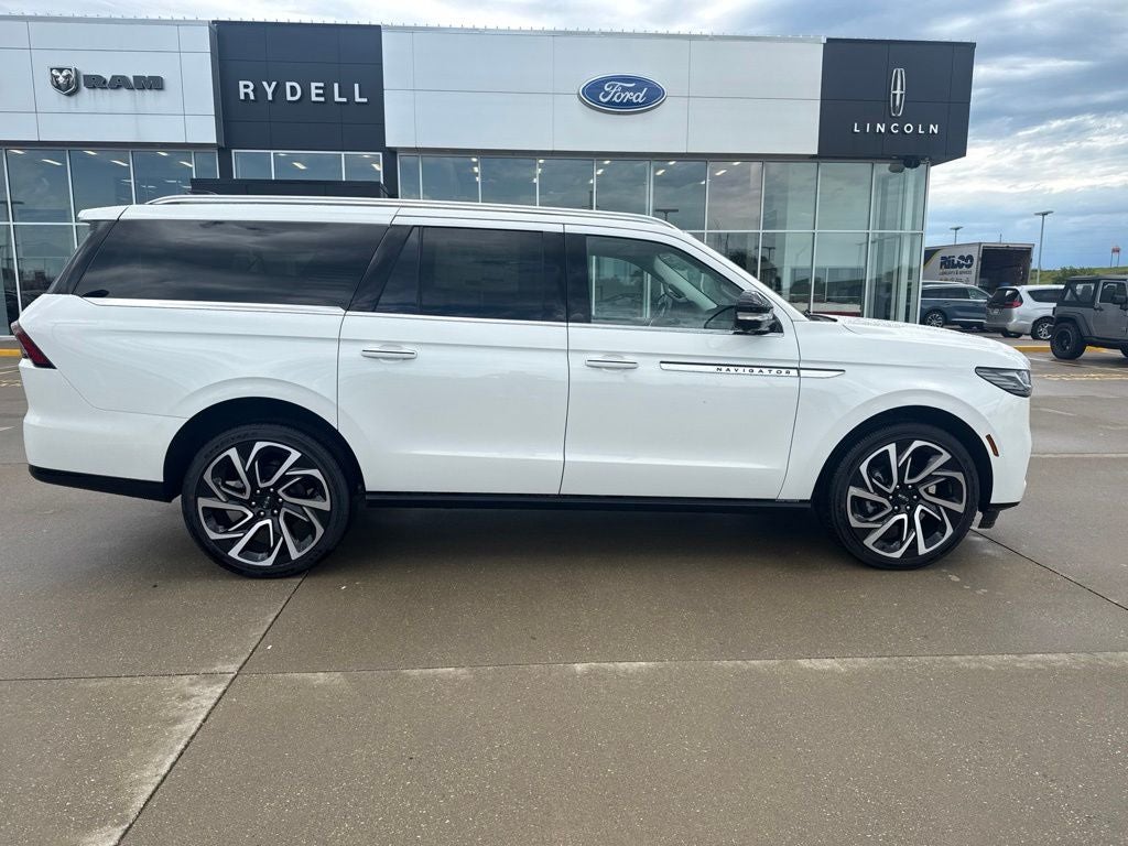 2027 Lincoln Navigator L Reserve