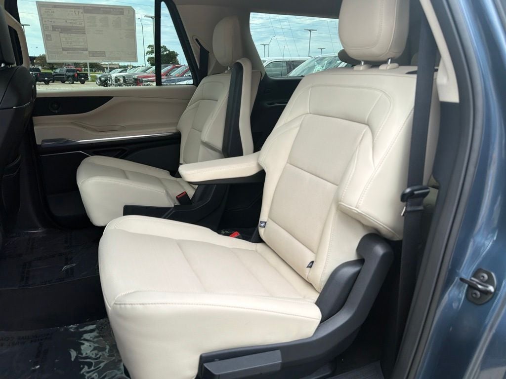 2027 Lincoln Navigator Premiere L
