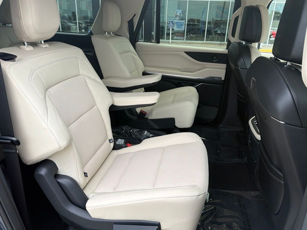 2027 Lincoln Navigator Premiere L