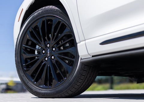 The stylish blacked-out 20-inch wheels from the available Jet Appearance Package are shown. | Rydell Lincoln in Independence IA
