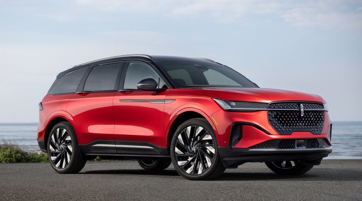 A 2024 Lincoln Nautilus® Reserve model is shown with the stylish available Jet Appearance Package. | Rydell Lincoln in Independence IA