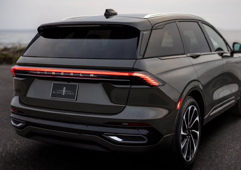 The rear of a 2024 Lincoln Black Label Nautilus® SUV displays full LED rear lighting. | Rydell Lincoln in Independence IA