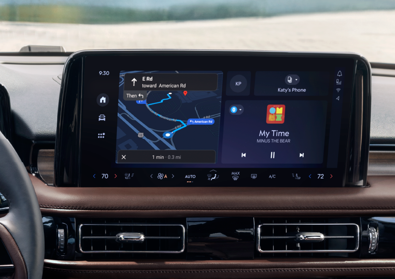 The 13.2-inch LCD touchscreen is showcased. | Rydell Lincoln in Independence IA