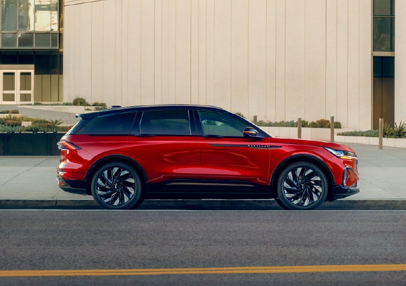 2025 Lincoln Nautilus® SUV with the available Jet Appearance Package and Hybrid transmission. | Rydell Lincoln in Independence IA