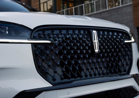 The front grille of a 2026 Lincoln Aviator® SUV is shown. | Rydell Lincoln in Independence IA