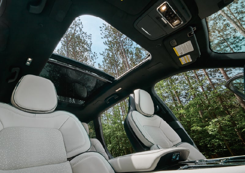 The front seats of a 2027 Lincoln Aviator® Black Label™ SUV | Rydell Lincoln in Independence IA